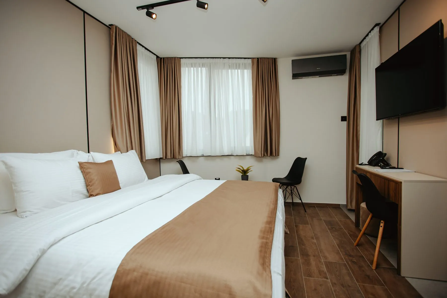 Double studio with a double bed, desk and TV