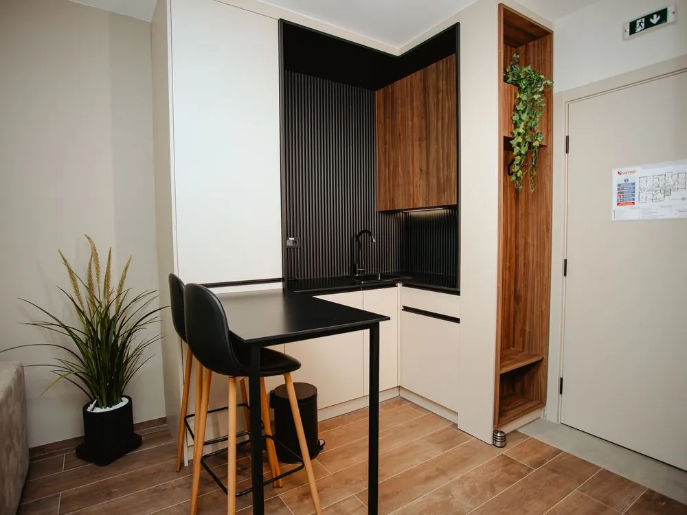 Kitchen with bar stools and a dining table