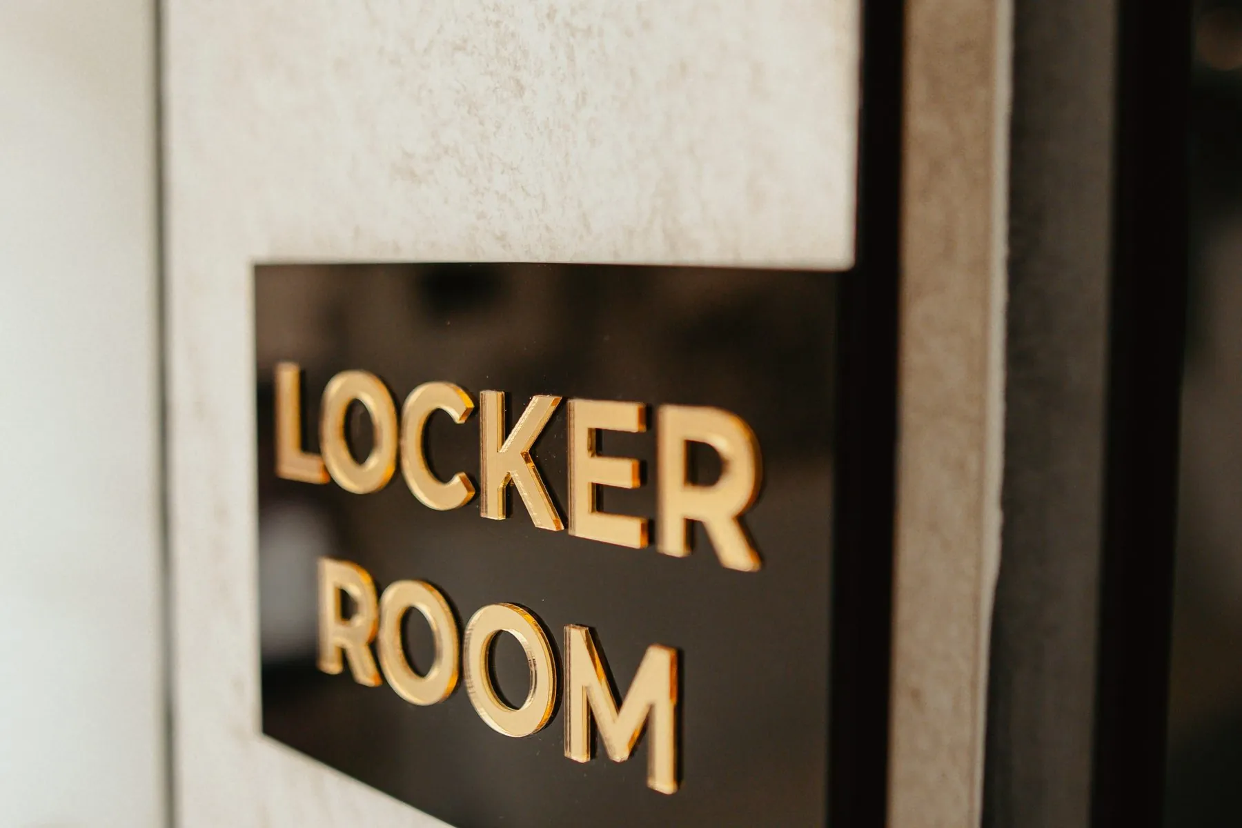 Natpis Locker Room na ulazu u garderobu
